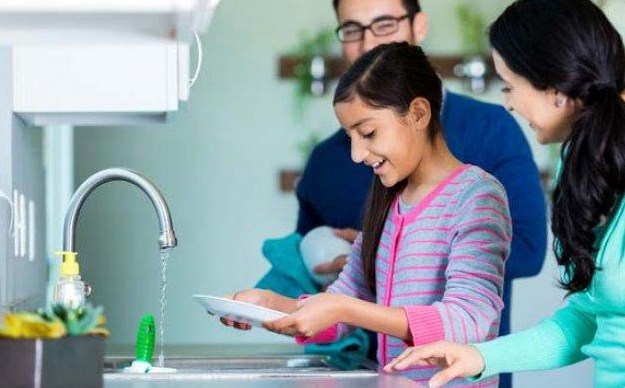 membangun karakter anak sejak dini